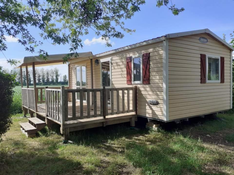 Camping Le Vallage Attigny Eksteriør bilde