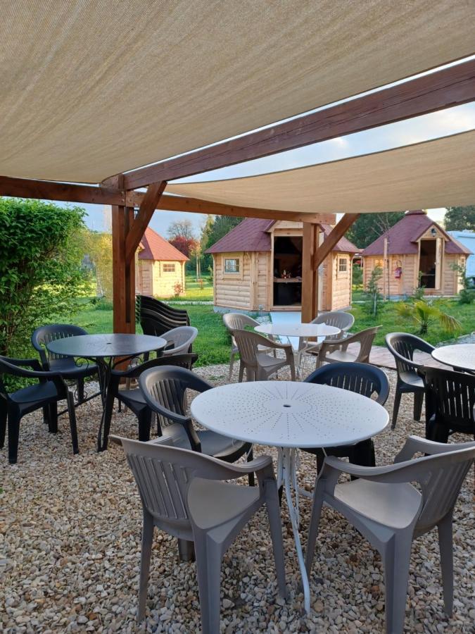 Camping Le Vallage Attigny Eksteriør bilde